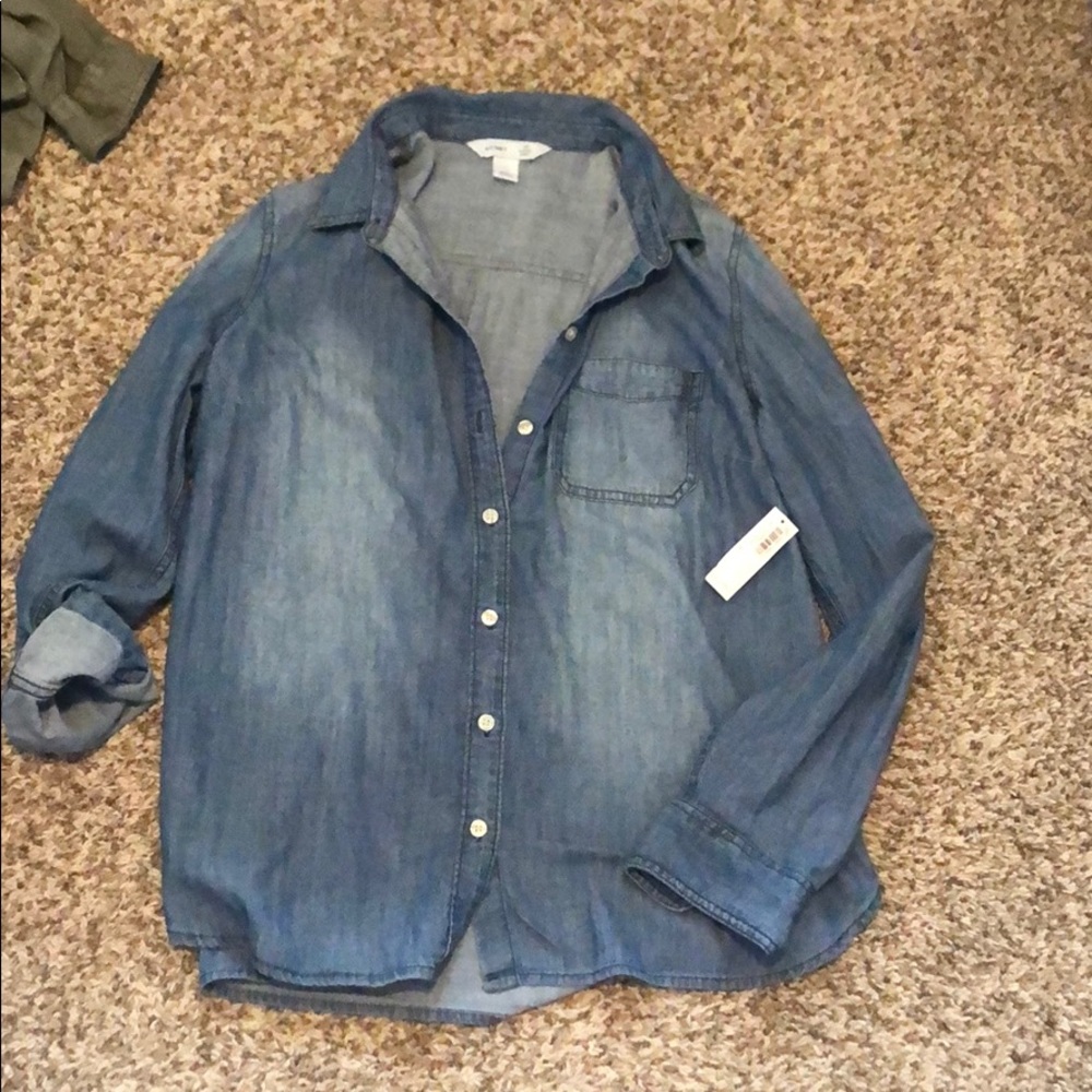 Old navy button down chambray shirt